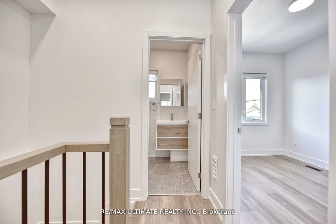 385, McRoberts, Caledonia-Fairbank, Toronto
