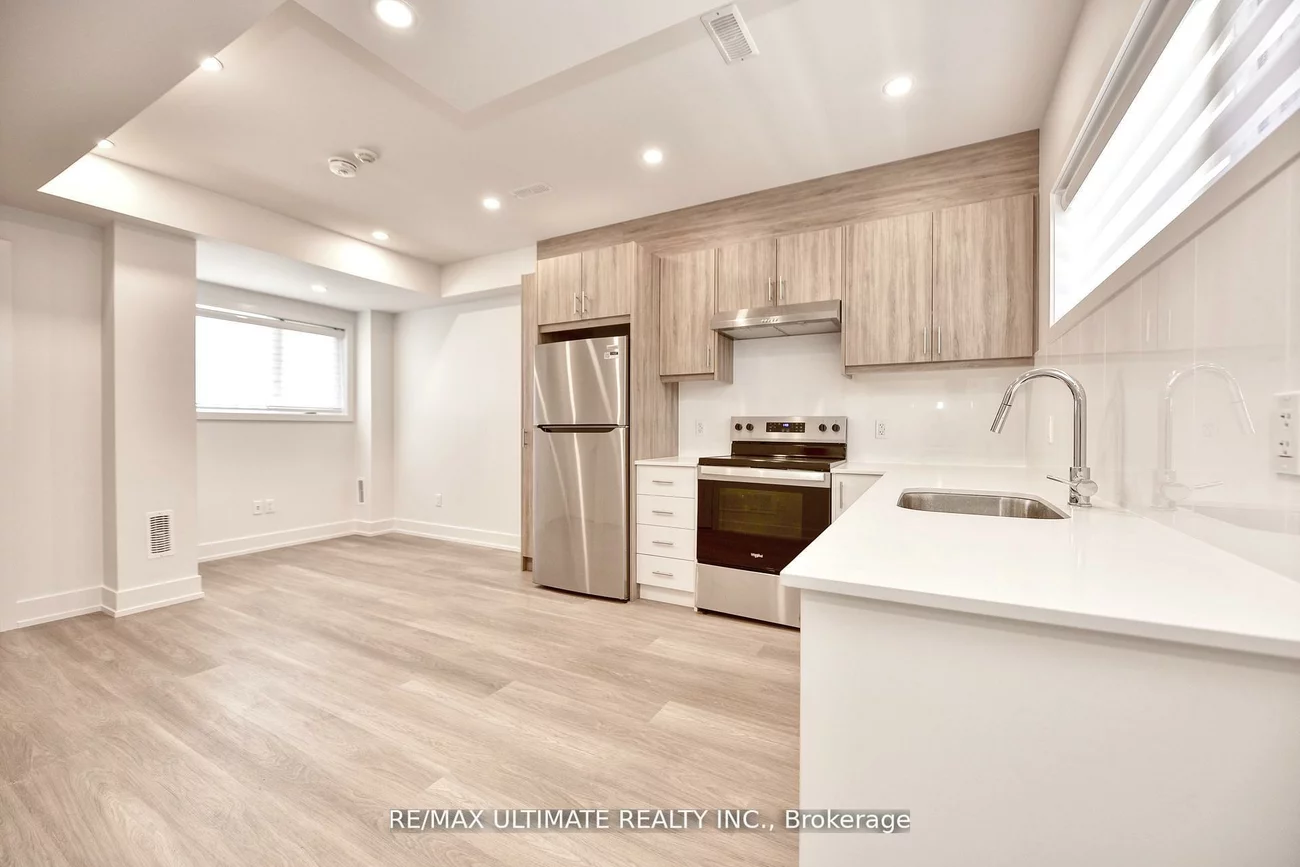385, McRoberts, Caledonia-Fairbank, Toronto