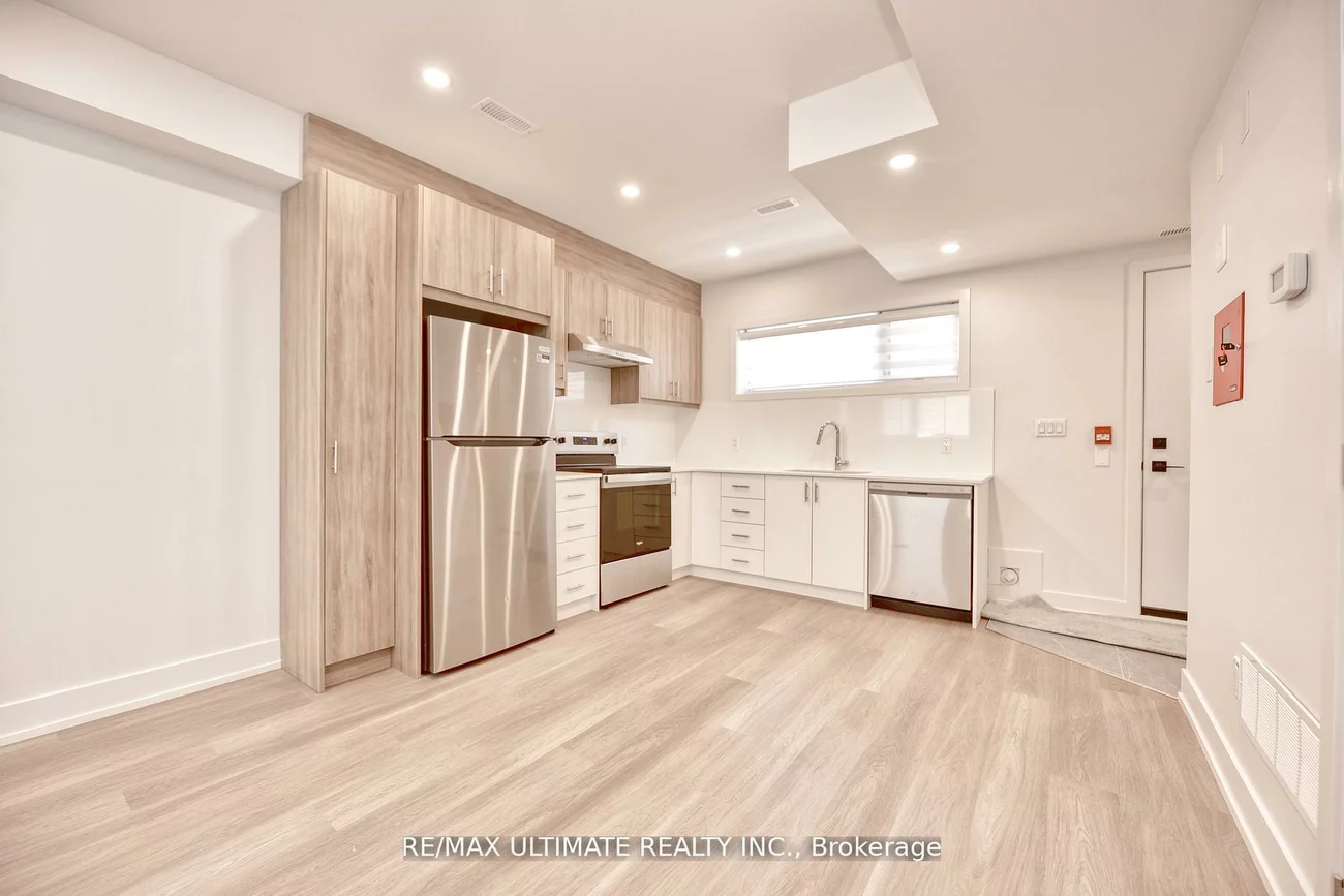 385, McRoberts, Caledonia-Fairbank, Toronto