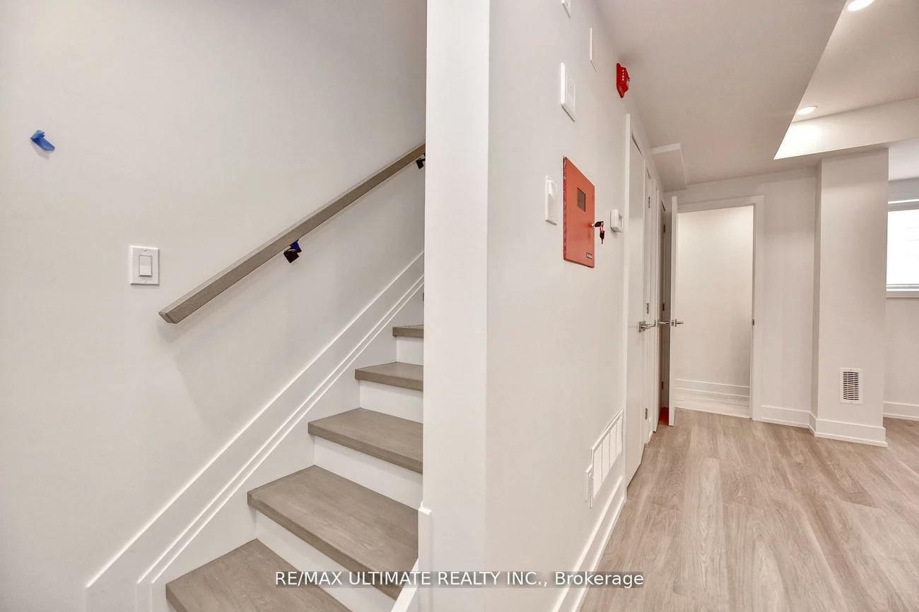 385, McRoberts, Caledonia-Fairbank, Toronto