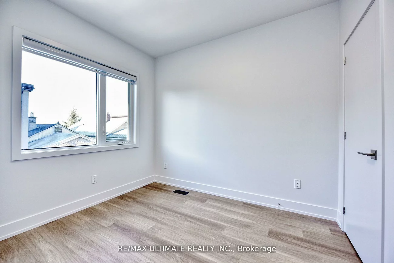 385, McRoberts, Caledonia-Fairbank, Toronto