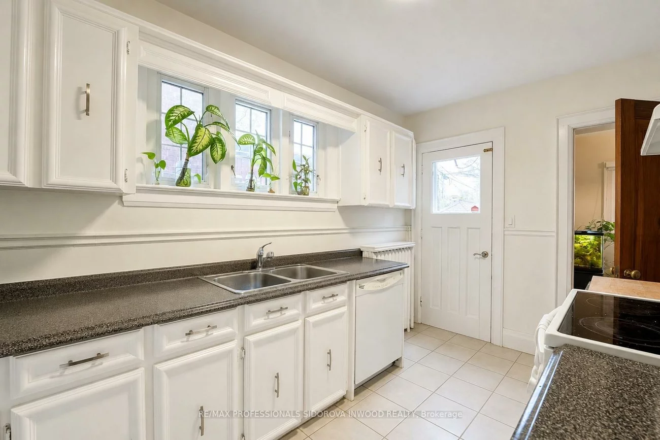 112, Clendenan, High Park North, Toronto