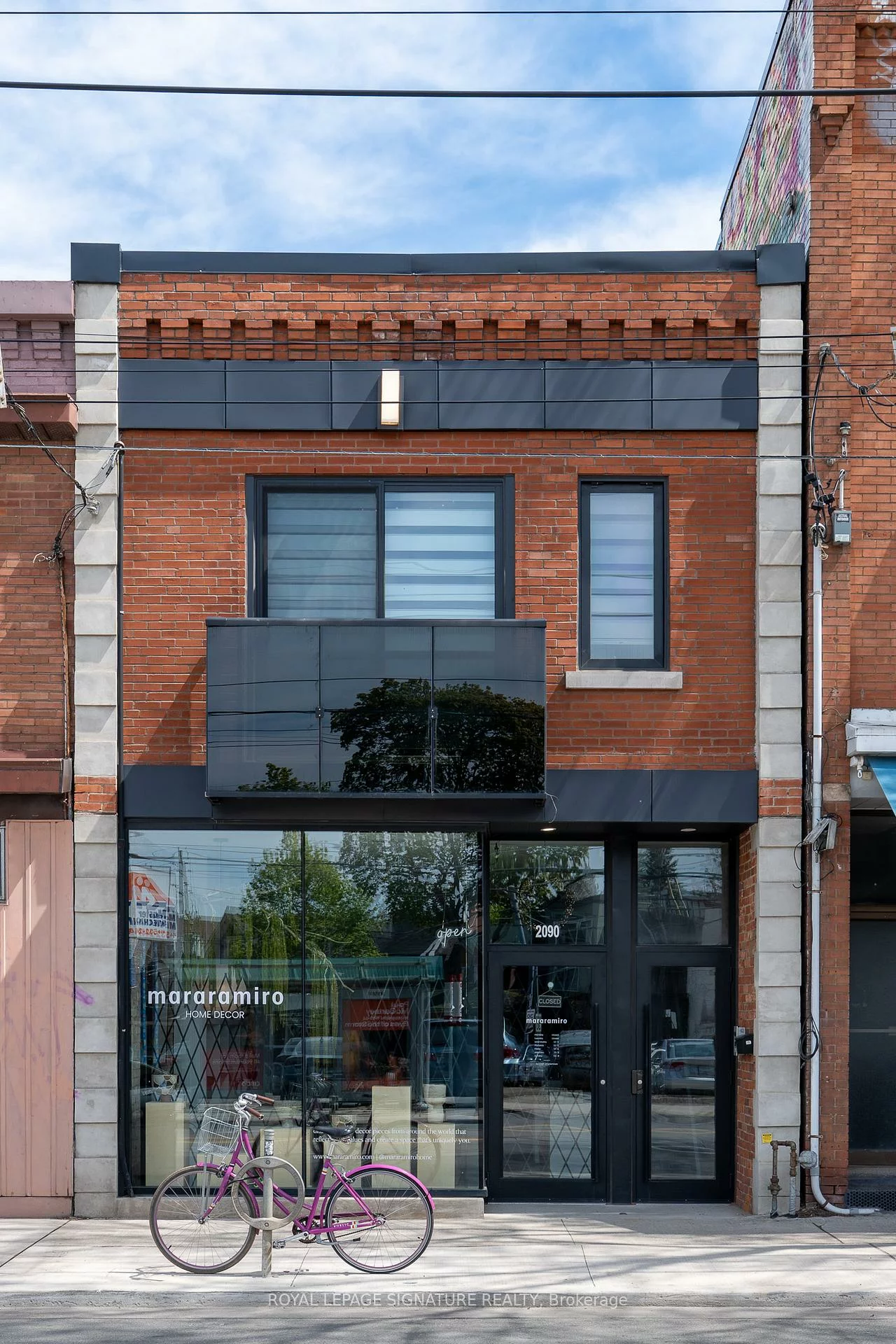 2090, Dundas, Roncesvalles, Toronto