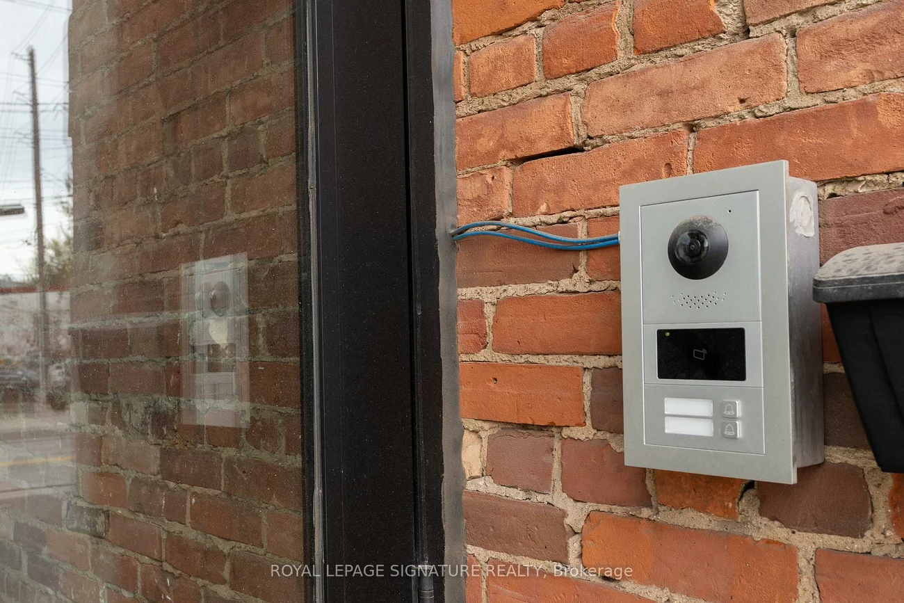 2090, Dundas, Roncesvalles, Toronto