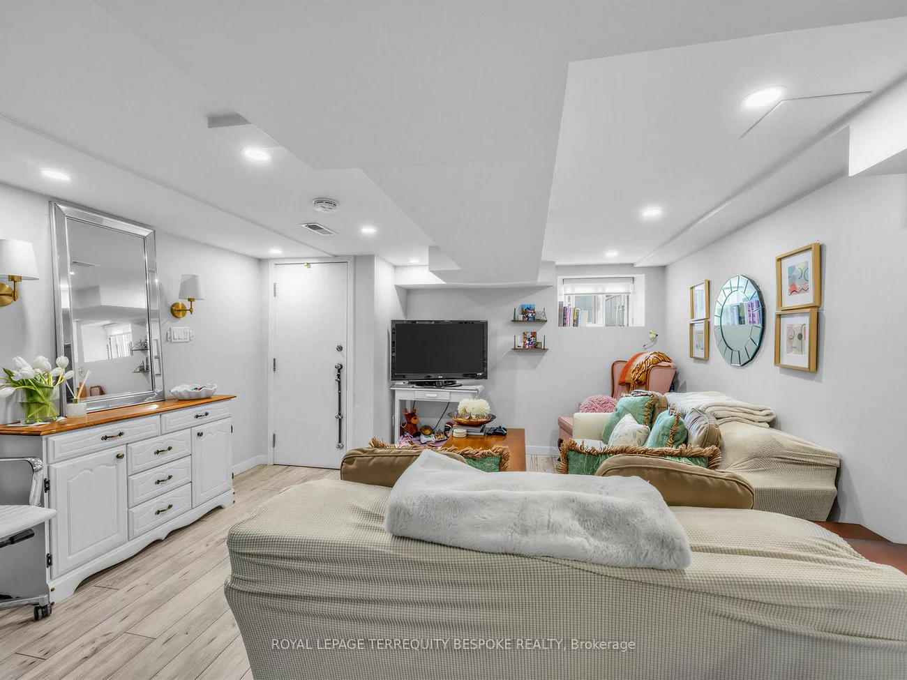 61, Chelsea, High Park North, Toronto