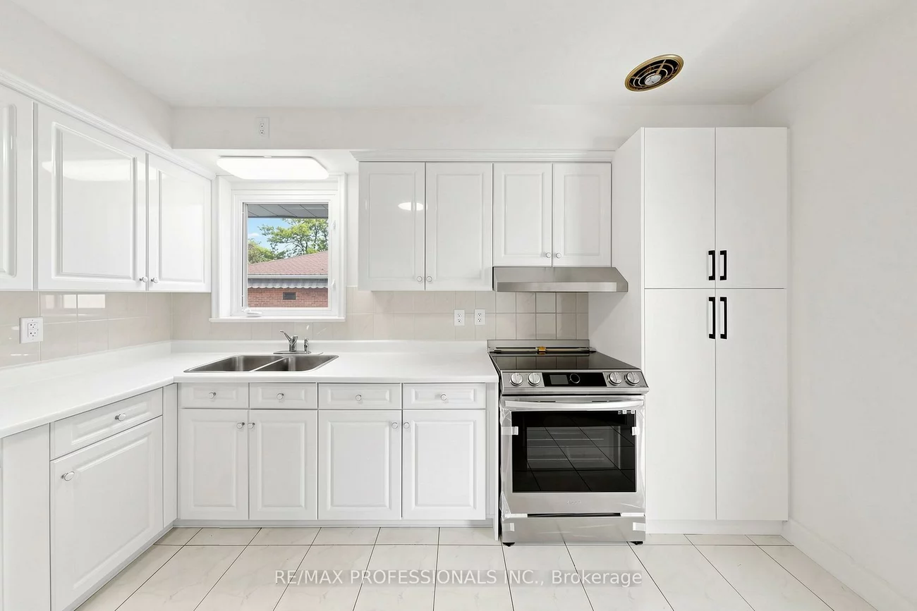 25, Carsbrooke, Etobicoke West Mall, Toronto
