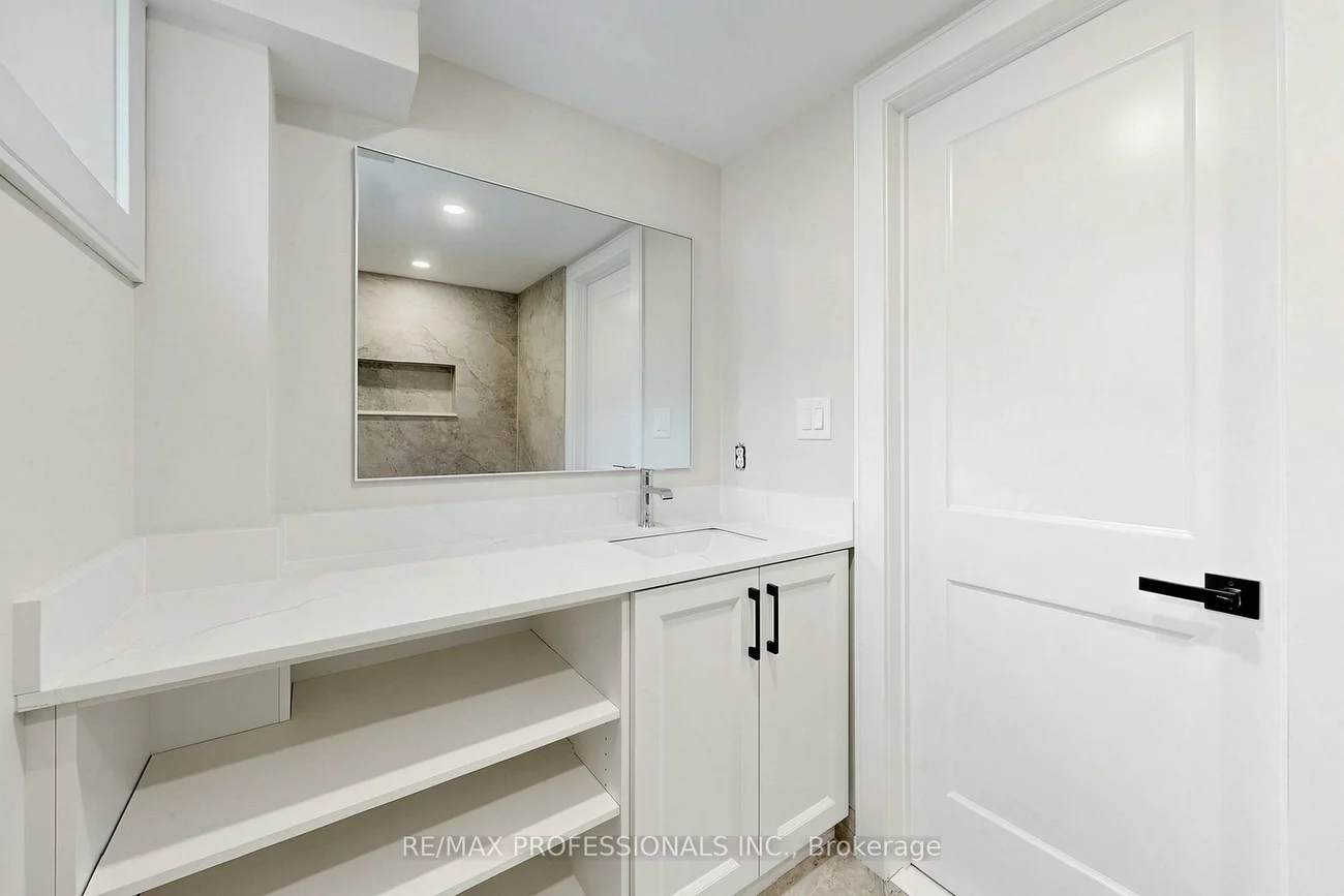 25, Carsbrooke, Etobicoke West Mall, Toronto