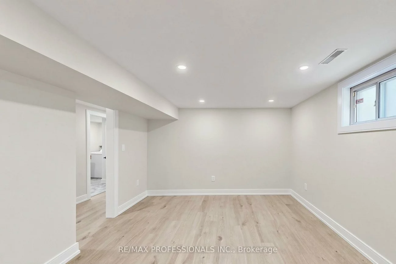 25, Carsbrooke, Etobicoke West Mall, Toronto