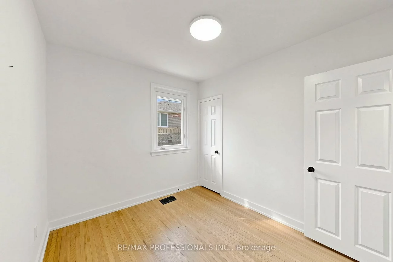 25, Carsbrooke, Etobicoke West Mall, Toronto