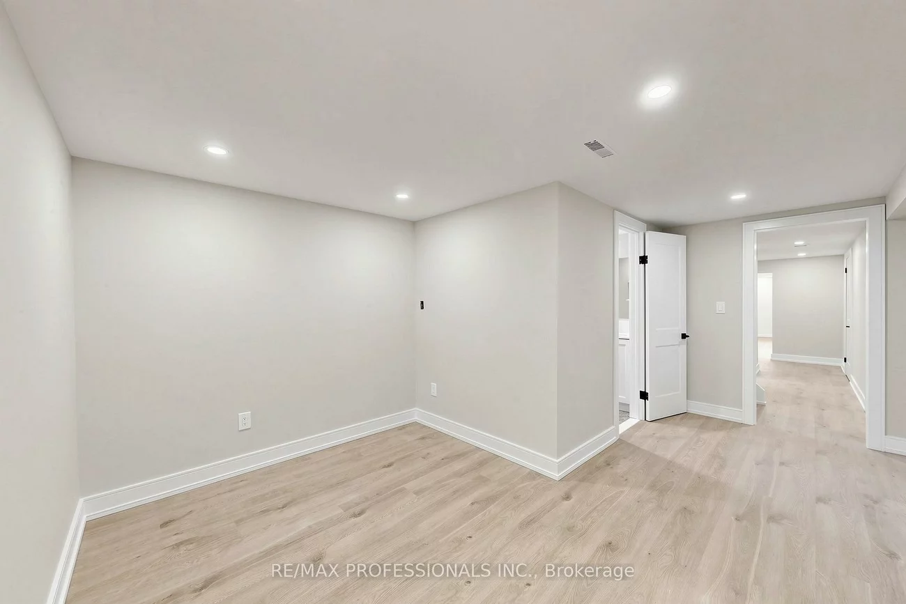 25, Carsbrooke, Etobicoke West Mall, Toronto
