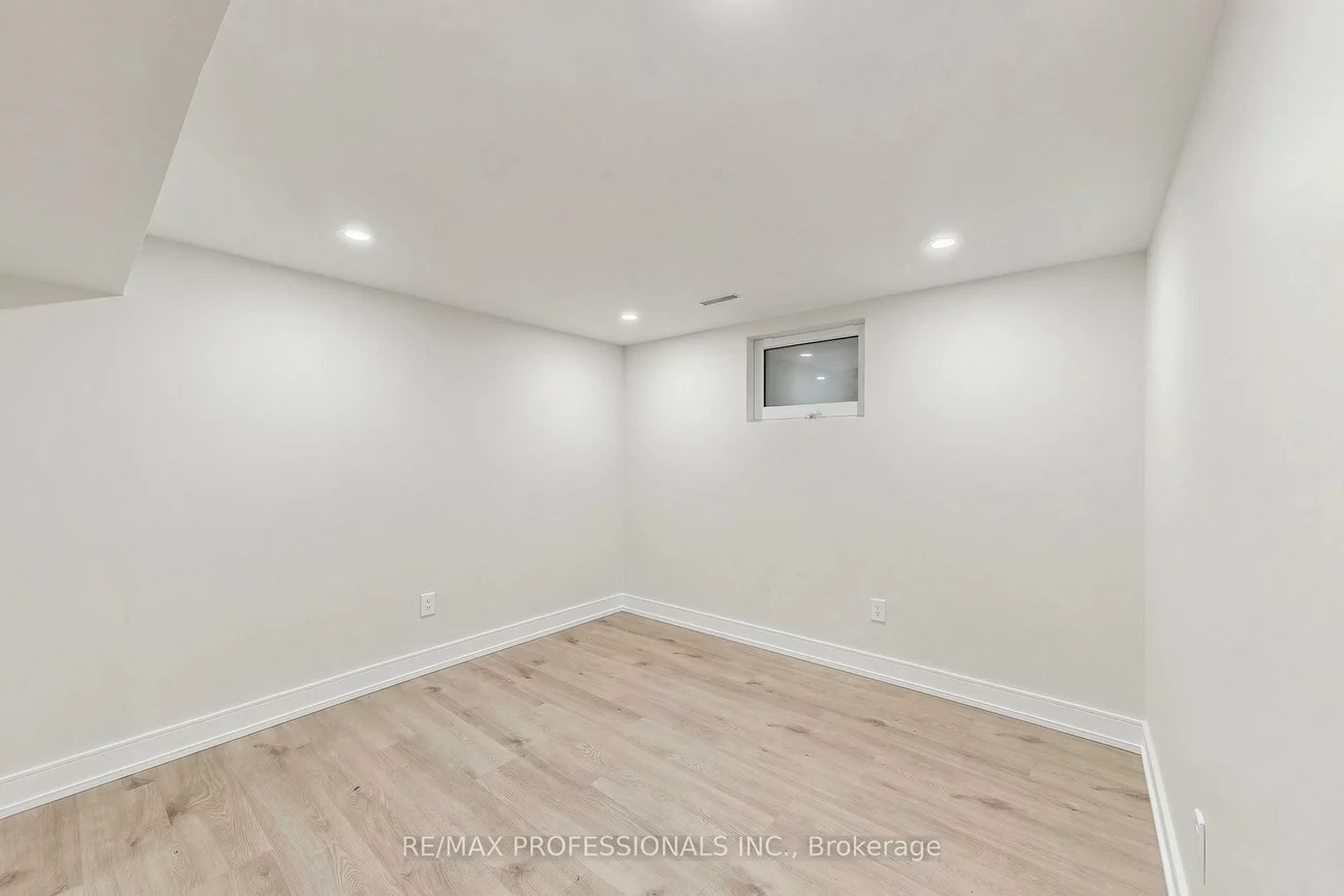 25, Carsbrooke, Etobicoke West Mall, Toronto