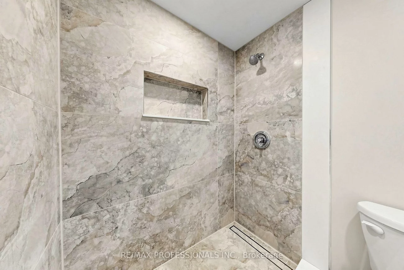 25, Carsbrooke, Etobicoke West Mall, Toronto
