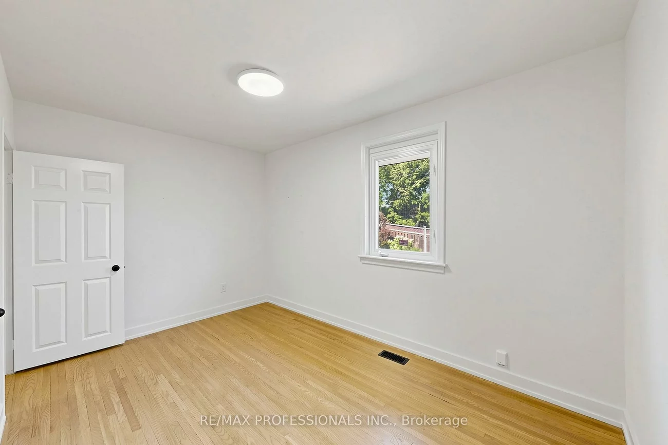 25, Carsbrooke, Etobicoke West Mall, Toronto