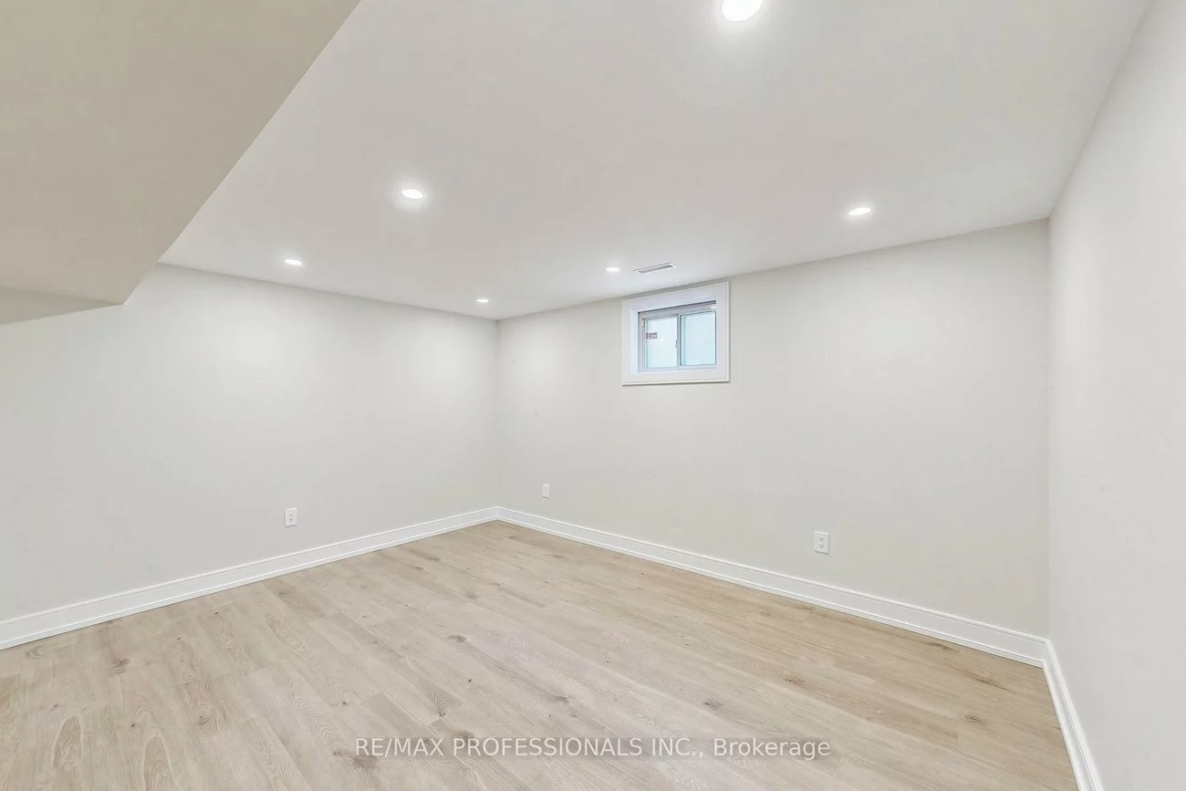 25, Carsbrooke, Etobicoke West Mall, Toronto