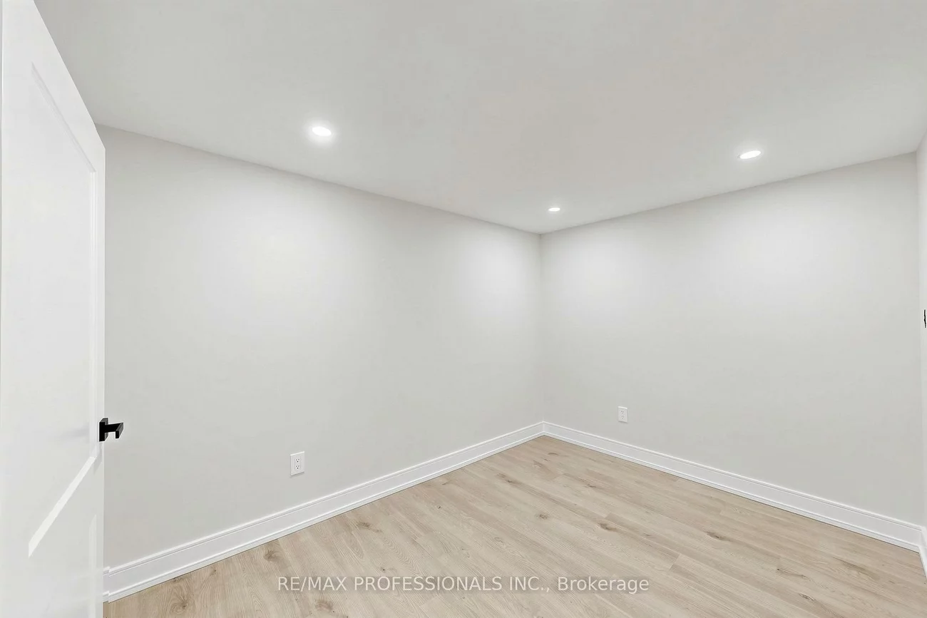 25, Carsbrooke, Etobicoke West Mall, Toronto