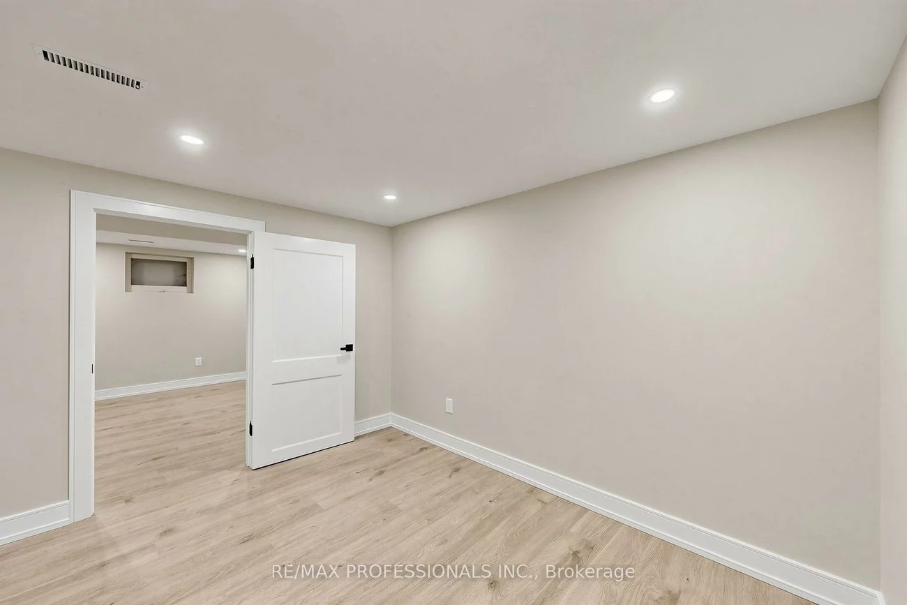 25, Carsbrooke, Etobicoke West Mall, Toronto