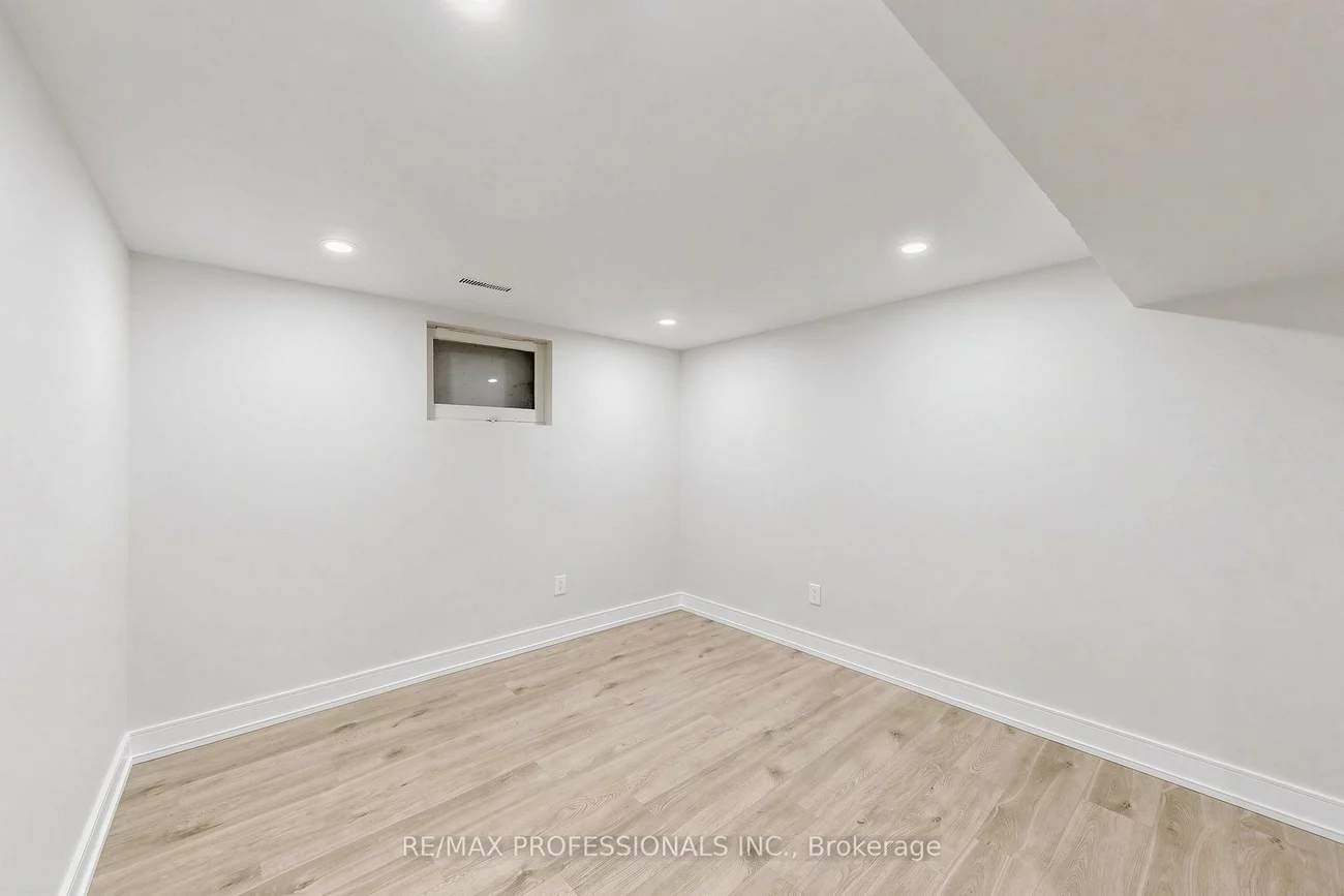 25, Carsbrooke, Etobicoke West Mall, Toronto