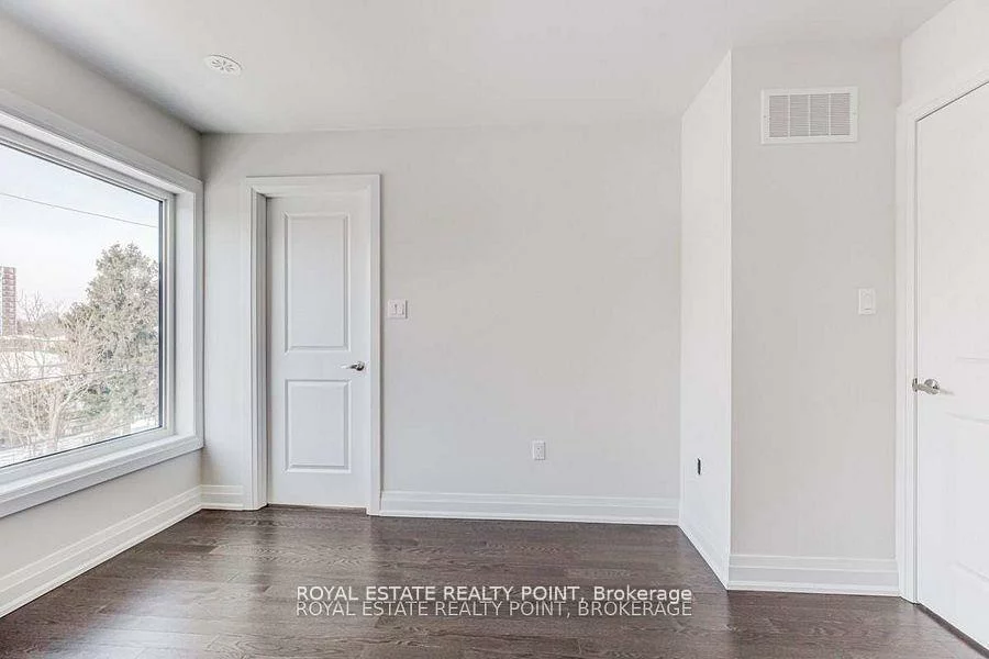 12, Creekbank, Rustic, Toronto