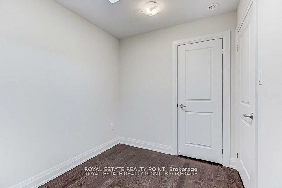 12, Creekbank, Rustic, Toronto