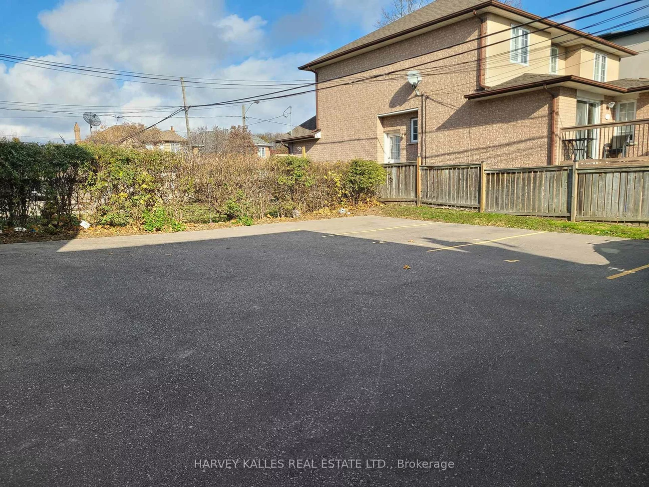 521, Browns, Alderwood, Toronto
