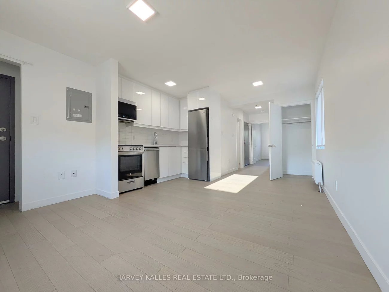 521, Browns, Alderwood, Toronto