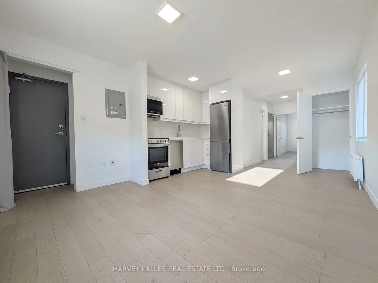 521, Browns, Alderwood, Toronto