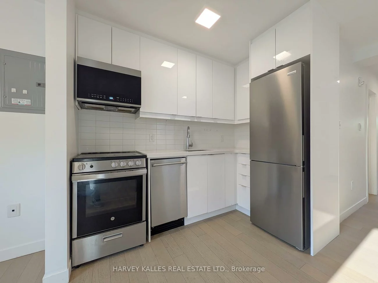 521, Browns, Alderwood, Toronto