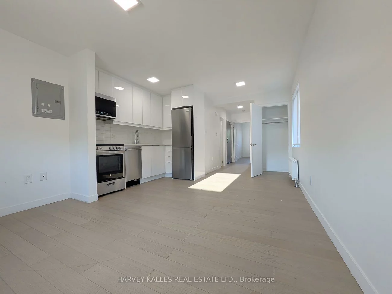 521, Browns, Alderwood, Toronto
