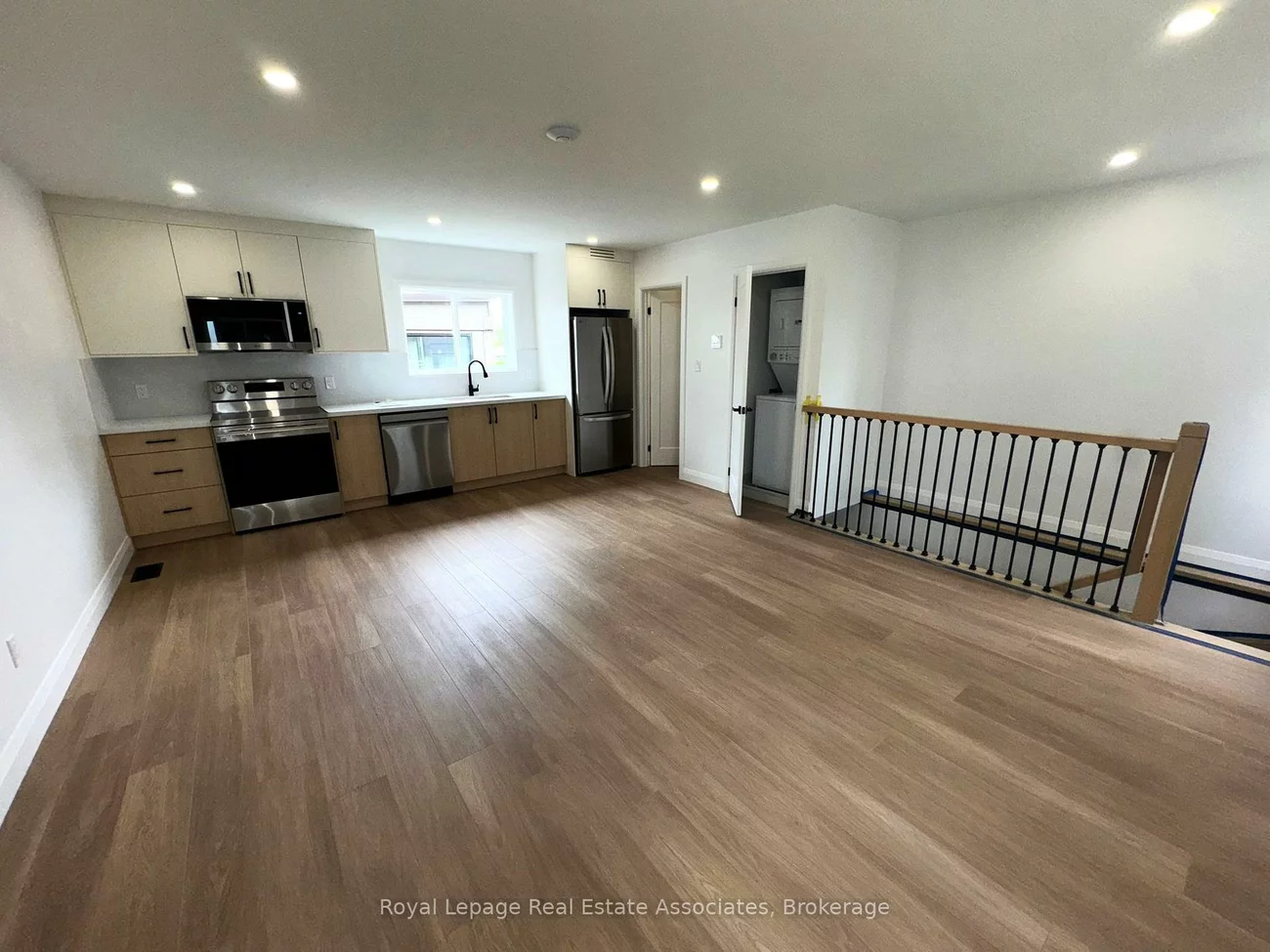17, White, Rockcliffe-Smythe, Toronto