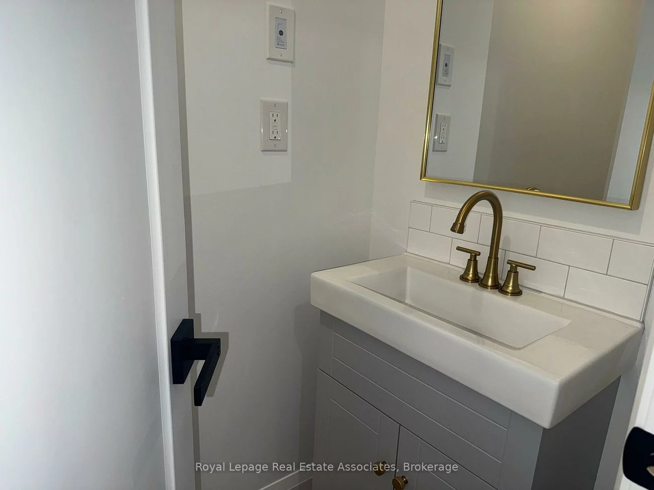 17, White, Rockcliffe-Smythe, Toronto