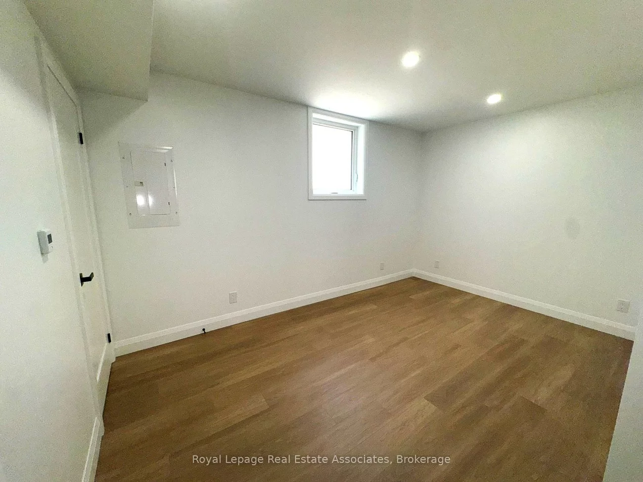 17, White, Rockcliffe-Smythe, Toronto