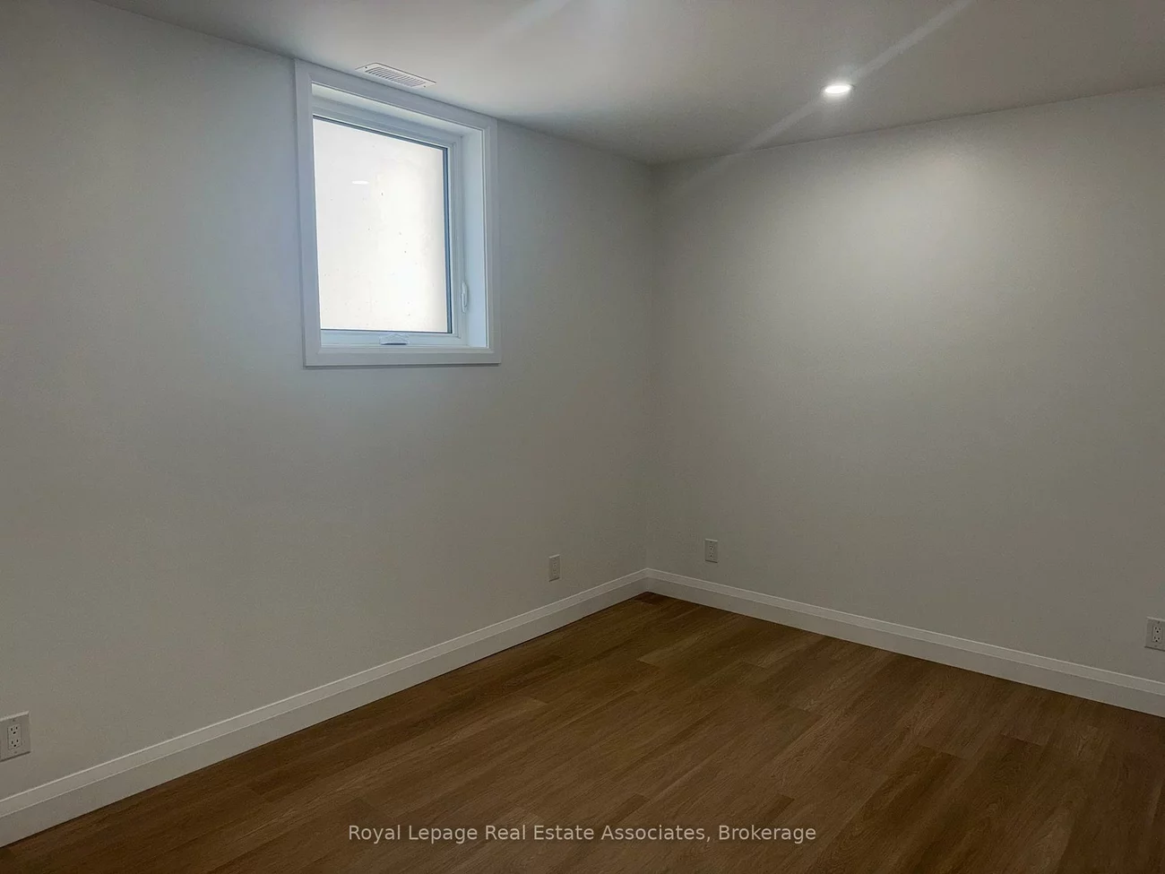 17, White, Rockcliffe-Smythe, Toronto