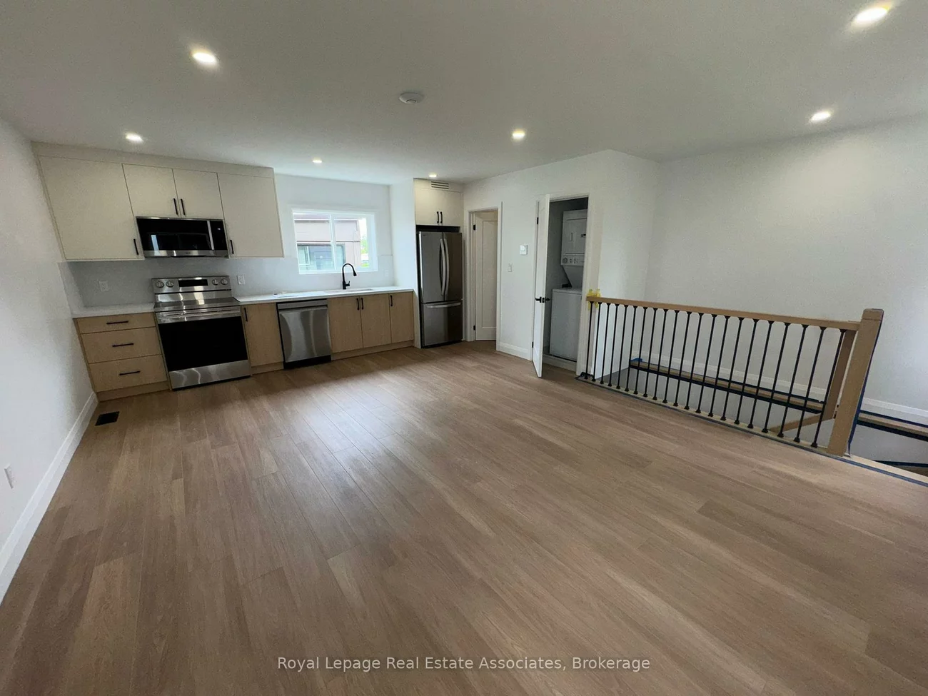 17, White, Rockcliffe-Smythe, Toronto
