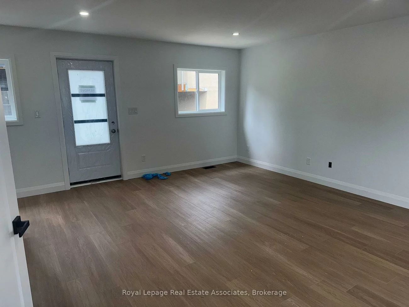 17, White, Rockcliffe-Smythe, Toronto