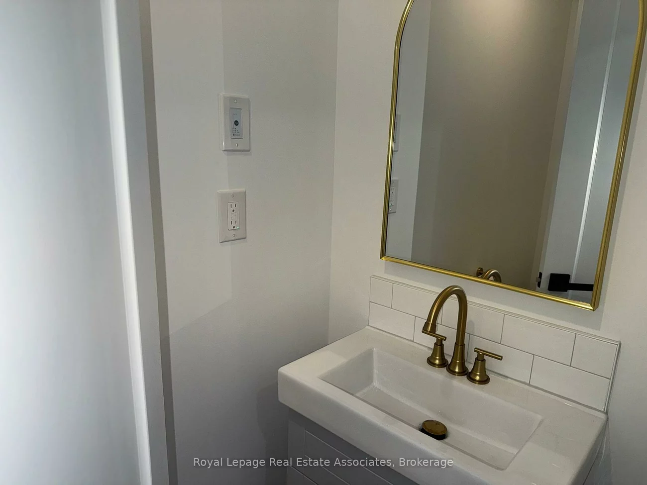 17, White, Rockcliffe-Smythe, Toronto