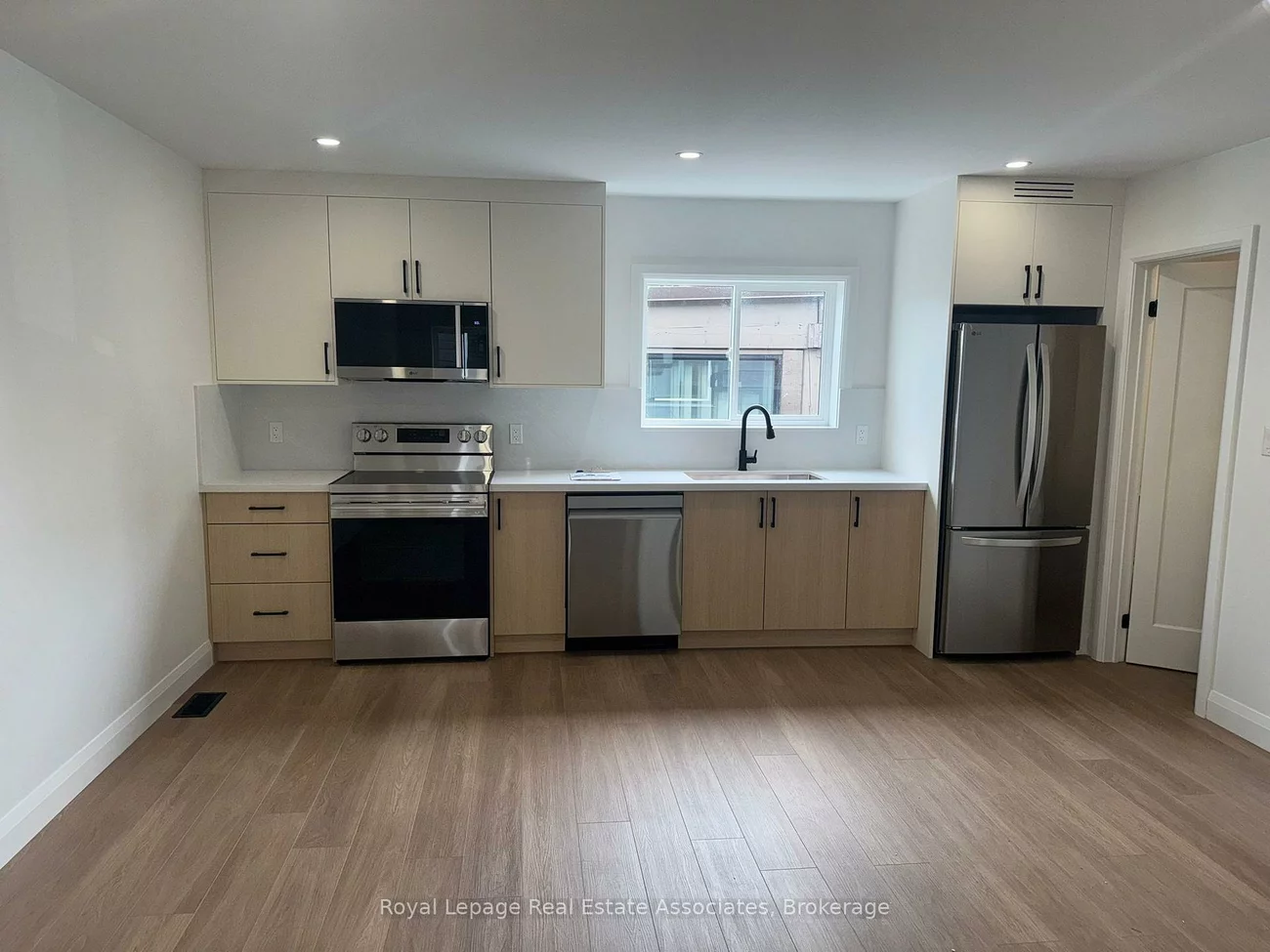 17, White, Rockcliffe-Smythe, Toronto
