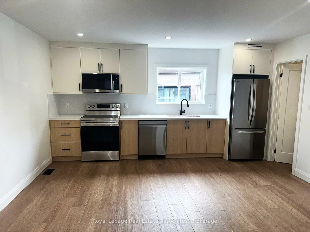 17, White, Rockcliffe-Smythe, Toronto