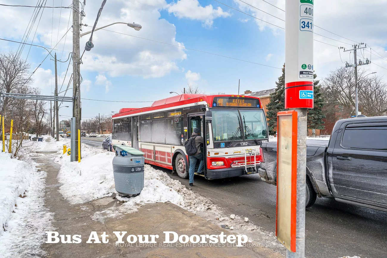 2637, Keele, Maple Leaf, Toronto