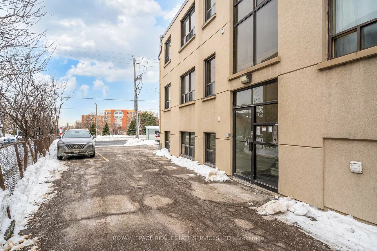 2637, Keele, Maple Leaf, Toronto