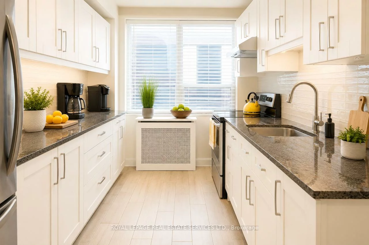 2637, Keele, Maple Leaf, Toronto