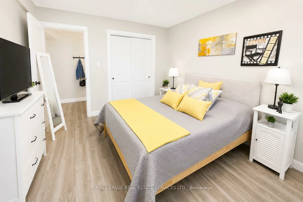 2637, Keele, Maple Leaf, Toronto