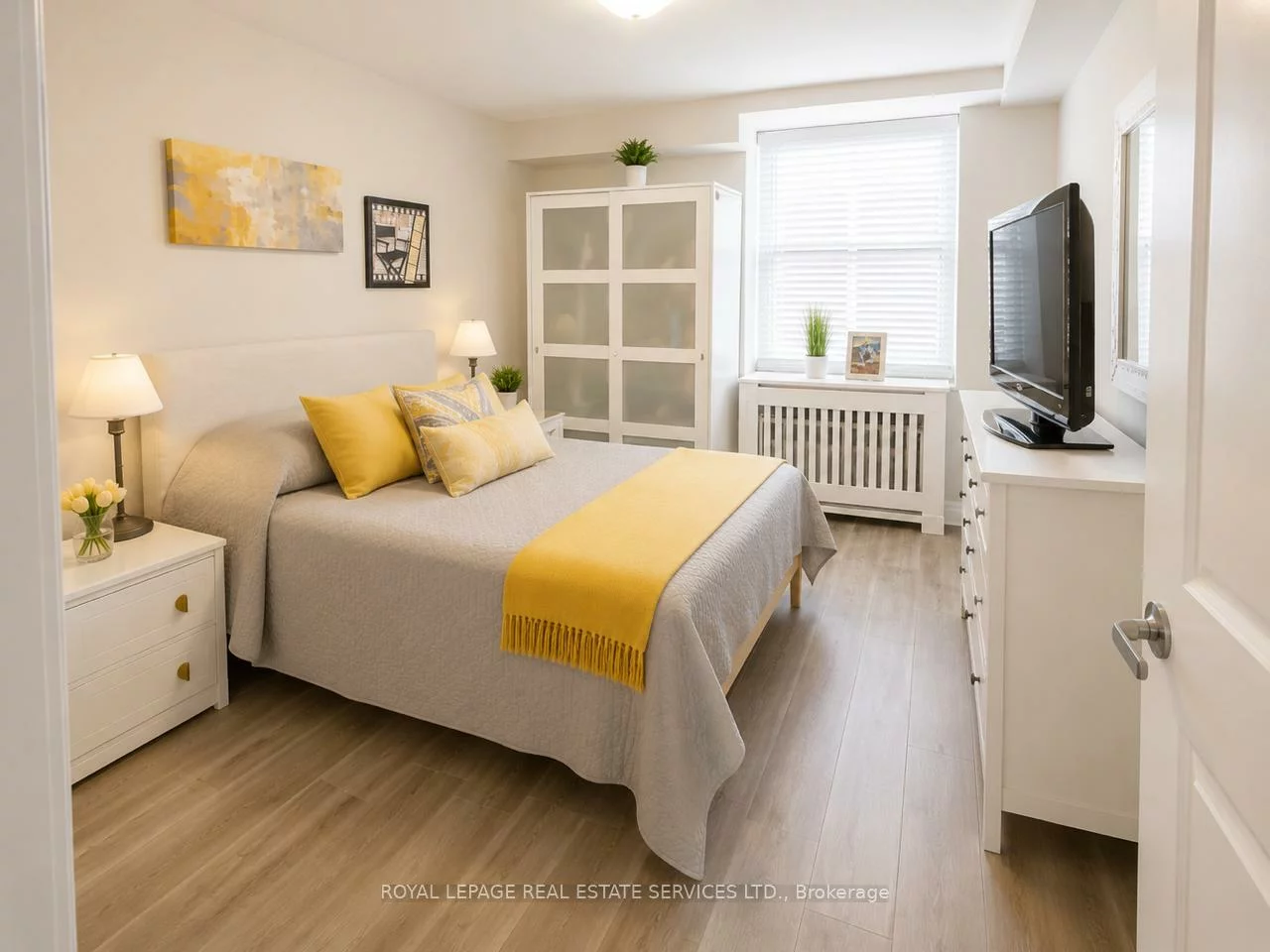 2637, Keele, Maple Leaf, Toronto