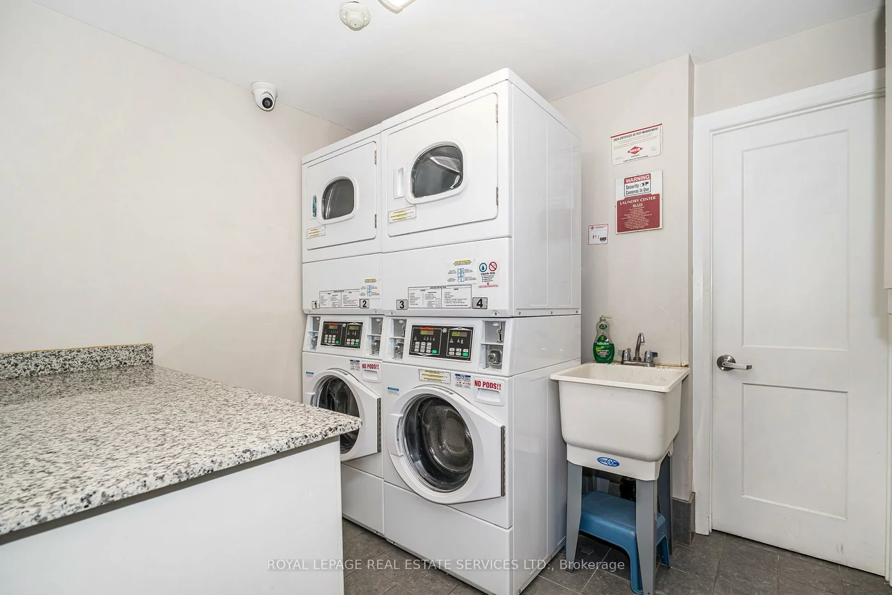 2637, Keele, Maple Leaf, Toronto
