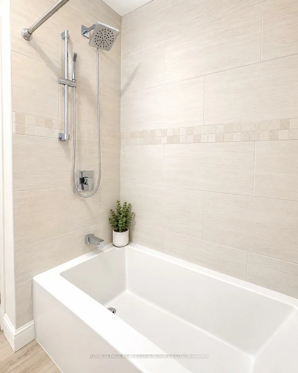 2637, Keele, Maple Leaf, Toronto