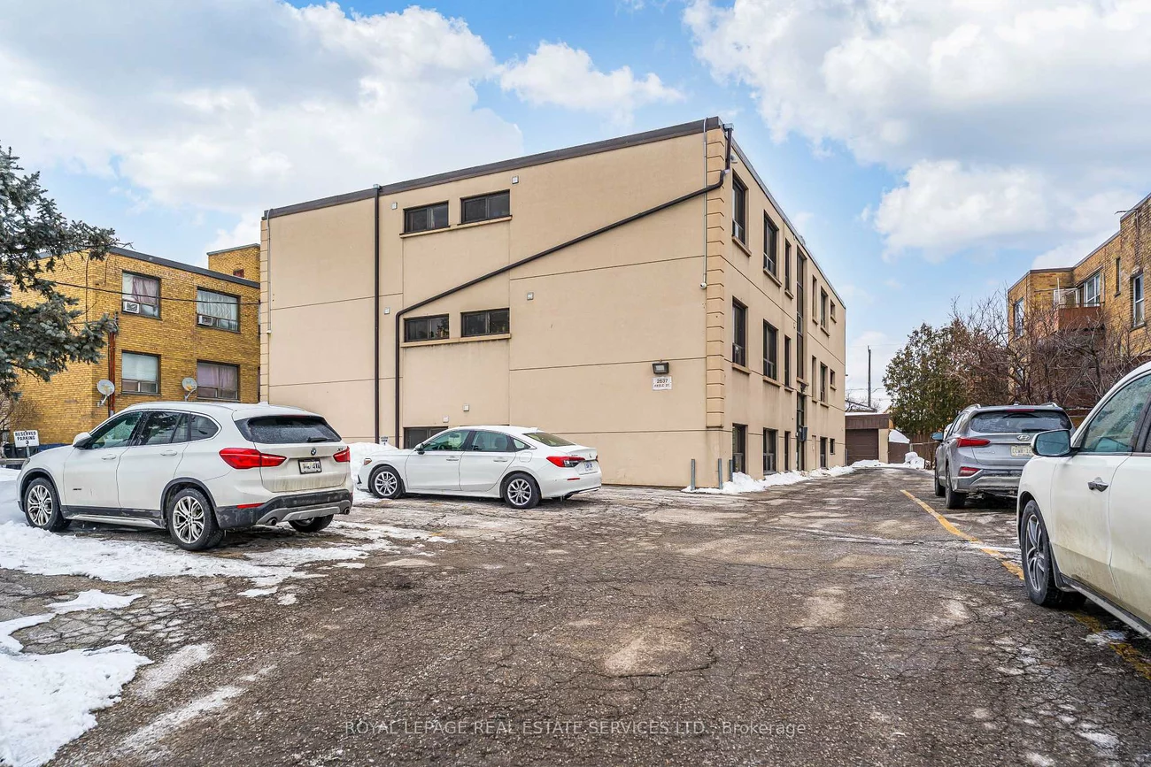 2637, Keele, Maple Leaf, Toronto