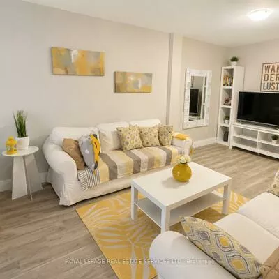 2637, Keele, Maple Leaf, Toronto