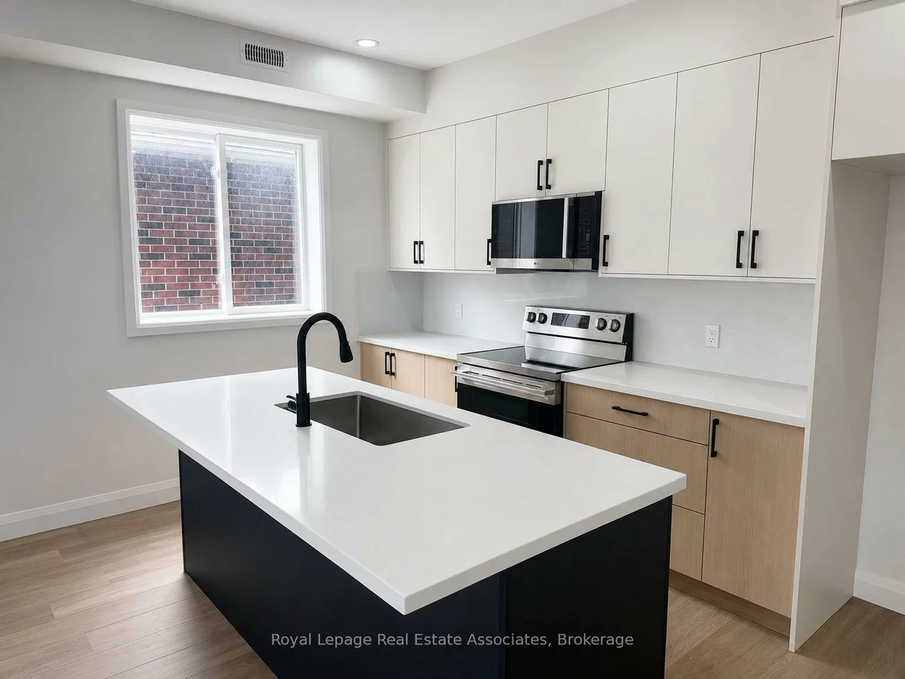 17, White, Rockcliffe-Smythe, Toronto
