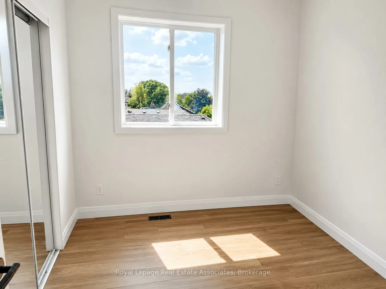 17, White, Rockcliffe-Smythe, Toronto