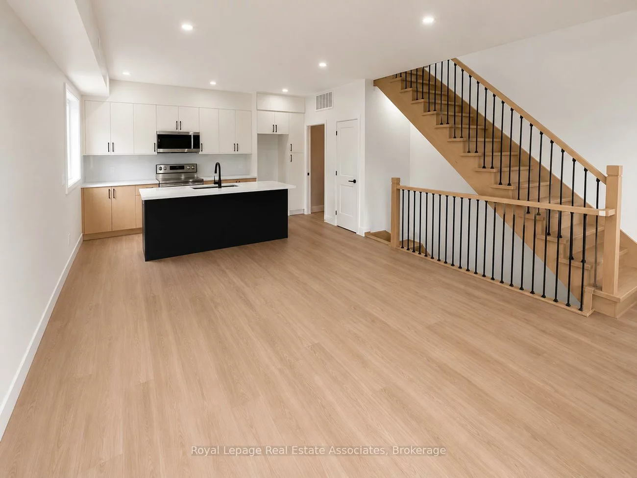 17, White, Rockcliffe-Smythe, Toronto