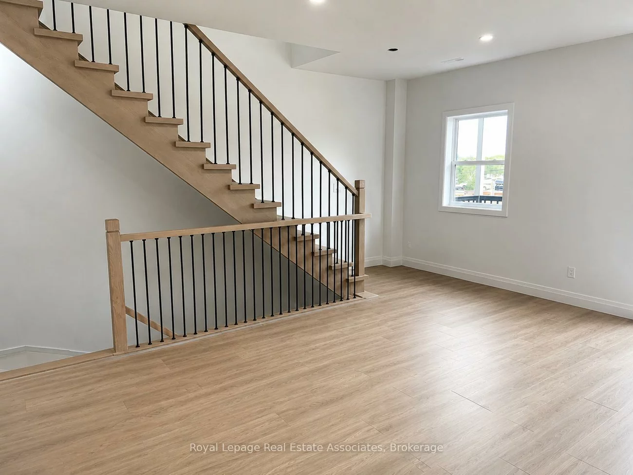 17, White, Rockcliffe-Smythe, Toronto